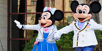 入園時にプラザパークにて出迎えてくれるディズニーキャラクターたち| キャステル | CASTEL ディズニー情報