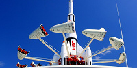 ロケット型の旋回アトラクション スター・ジェット| キャステル | CASTEL ディズニー情報