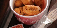 ミニコーンドッグはどんな味？| キャステル | CASTEL ディズニー情報