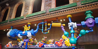 ギャグファクトリーの棚の上の配管| キャステル | CASTEL ディズニー情報