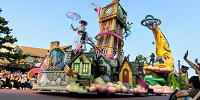 メリー・ポピンズのフロートとピーターパンのフロート| キャステル | CASTEL ディズニー情報