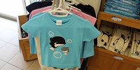 コロンとしたシャチのイラストがかわいいオリジナルTシャツ| キャステル | CASTEL ディズニー情報