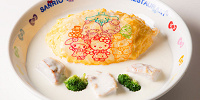 レインボーオールスターのオムライス(チキンのクリームソース)| キャステル | CASTEL ディズニー情報