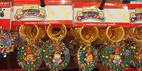 クリスマスリース型のペアキーチェーン| キャステル | CASTEL ディズニー情報