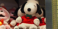 クリスマスコーデのスヌーピーのぬいぐるみ| キャステル | CASTEL ディズニー情報