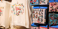 【8/27発売】チームディズニーグッズ25選！パーカー・Tシャツ・タオル・スマホケースなど