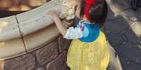 白雪姫の井戸で写真撮影も♡| キャステル | CASTEL ディズニー情報