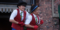 じゃれ合うダンサー| キャステル | CASTEL ディズニー情報