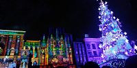 特別鑑賞エリア（通常）の右端から見たクリスマスツリーの風景| キャステル | CASTEL ディズニー情報