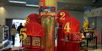 「ユニバーサル・スタジオ・スーベニア」店内ではクリスマス限定お菓子の総合ランキングも| キャステル | CASTEL ディズニー情報