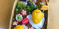 ぐでたまかまぼこ＋お花畑の弁当| キャステル | CASTEL ディズニー情報
