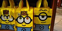 ミニオンの有料お土産袋（Mサイズ）①／USJ| キャステル | CASTEL ディズニー情報
