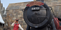 ハリー・ポッターエリアのホグワーツ特急と車掌／USJ| キャステル | CASTEL ディズニー情報