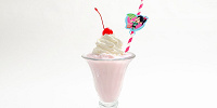 ストロベリーミルクシェイク| キャステル | CASTEL ディズニー情報