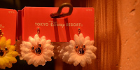 ミッキーモチーフのお花のピアス(ホワイト)| キャステル | CASTEL ディズニー情報