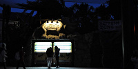 夜のジュラシックパークエリア／USJ| キャステル | CASTEL ディズニー情報