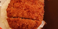 ポークカツカレー（980円）| キャステル | CASTEL ディズニー情報