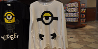 ミニオン「MINIONS MAYHEM TRICK」裾ギザギザTシャツ（ロング）| キャステル | CASTEL ディズニー情報