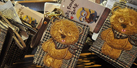 BOB's FAVORITE BEARシリーズのティムパスケース| キャステル | CASTEL ディズニー情報