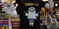 ミニオン「MINIONS MAYHEM TRICK」BOOYA!Tシャツ（黒・夜光）| キャステル | CASTEL ディズニー情報