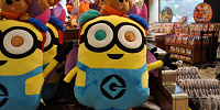 ミニオン「MINIONS MAYHEM TRICK」ボブのぬいぐるみ（大）| キャステル | CASTEL ディズニー情報
