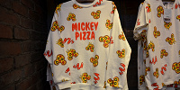 ミッキーピザトレーナー| キャステル | CASTEL ディズニー情報