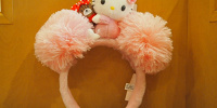ハローキティポンポン＆ぬいぐるみ付カチューシャ| キャステル | CASTEL ディズニー情報