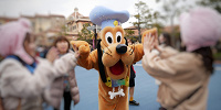 プルートとのグリーティング| キャステル | CASTEL ディズニー情報