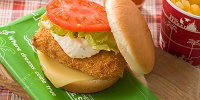 チーズ＆コッドフィッシュバーガーセット| キャステル | CASTEL ディズニー情報