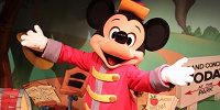 ミッキーとグリーティング（ディズニーランド旅行）| キャステル | CASTEL ディズニー情報