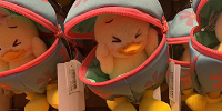 うさピヨぬいぐるみバッジ③| キャステル | CASTEL ディズニー情報