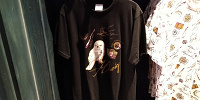 ヘドウィグのTシャツブラック| キャステル | CASTEL ディズニー情報