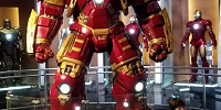 マーベルのヒーローたちがズラリ。結構大きくて迫力あります。| キャステル | CASTEL ディズニー情報