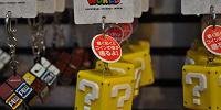 ハテナブロックのキーチェーン| キャステル | CASTEL ディズニー情報