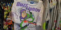 バズ・ライトイヤーのTシャツ| キャステル | CASTEL ディズニー情報