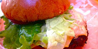 チーズバーガー| キャステル | CASTEL ディズニー情報