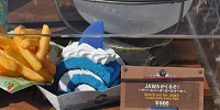 JAWSがくるぞ！～クリームソーダ・ロールケーキ～（600円）| キャステル | CASTEL ディズニー情報