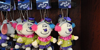 ピエロのチャーリーブラウンぬいぐるみキーチェーン| キャステル | CASTEL ディズニー情報