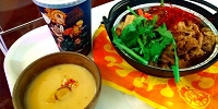 牛鍋＆焼きカレーセット（2021年撮影）| キャステル | CASTEL ディズニー情報