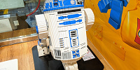 レゴブロックで作られたR2-D2| キャステル | CASTEL ディズニー情報