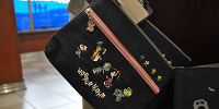 スヌーピーの刺繍入りポーチ| キャステル | CASTEL ディズニー情報