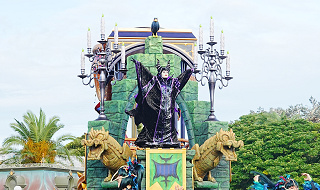 【2025】ディズニーハロウィンのショーパレード&お土産グッズ情報！ヴィランズパレード再演&リメンバーミーの「ラソス・デ・ラ・ファミリア」初開催