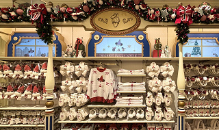 【11/10発売】ディズニークリスマスグッズ2025全92種類一覧！大人気リルリンリングッズも登場♡