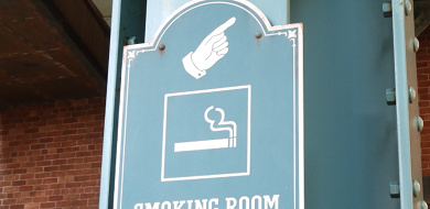 必見 ディズニーシーに喫煙所はある パーク内外の場所まとめ タバコ販売場所