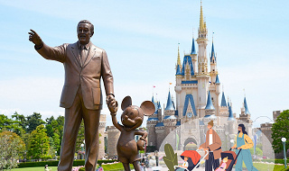 【パパママ必見】子連れディズニーの持ち物リスト！年齢別・季節別の必需品&あると便利な持ち物を紹介