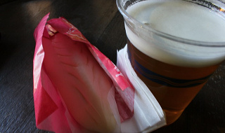 【ギョウザドッグ】販売場所はどこ？ディズニーシーの人気食べ歩きフードのヒミツとは？