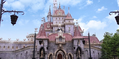 【11月更新】美女と野獣“魔法のものがたり”スタンバイパス最新情報！取り方・待ち時間は？スタンバイパスなしで乗れる？