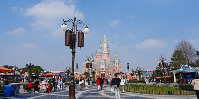 【2025年最新】上海ディズニーランド営業時間と休園日を解説！何時からオープン？15～30分早く開く日も！