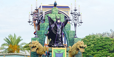 【2025】ディズニーハロウィンのショーパレード&お土産グッズ情報！ヴィランズパレード再演&リメンバーミーの「ラソス・デ・ラ・ファミリア」初開催