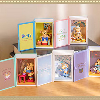 【12/18発売】過去のアートがデザインされたダッフィーグッズが登場！ダッフィーとの思い出がよみがえる♡